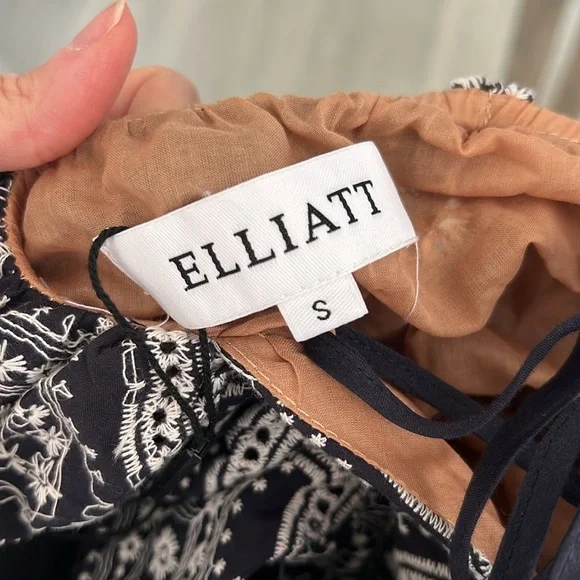 ELLIATT TYRA MAXI LACE DRESS - Picture 9 of 9